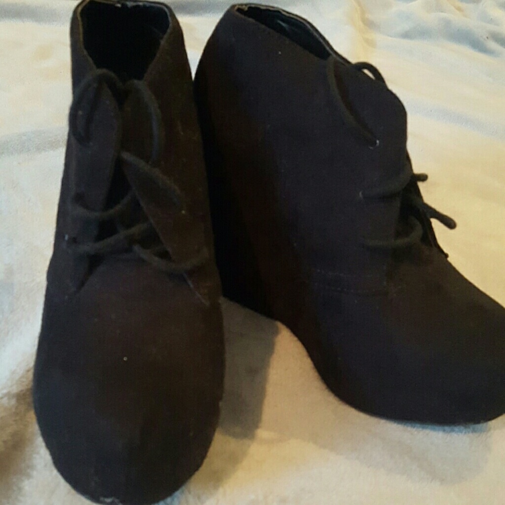 Black platforms